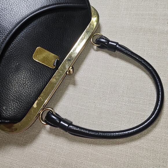 Vintage Black Leather Handbag with Snap Shut Kisslock Entry Medium - Picture 4 of 7